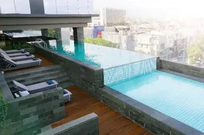 YELLO Hotel Paskal Bandung - Pool