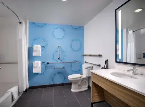 Tru By Hilton Indianapolis Downtown, IN - Salle de bain