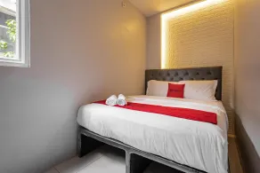 RedDoorz near Tanjung Duren 2 - Chambre