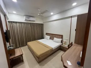 Hotel Golden Plaza - Room