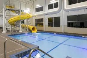 Ramada by Wyndham Revelstoke - Piscine