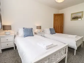 Delabere Road Bishops Cleeve Free Parking WiFi - Zimmer