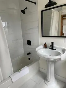 The Marmalade Motel - Bathroom