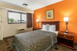 Travelodge by Wyndham South Holland - Room