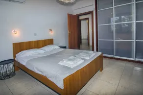 Incredible Large Villa In Paphos sleeps 14 Children Pool, Jacuzzi, Huge Garden - Værelse
