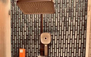 Qube Hotel by 98hospitality - Bathroom