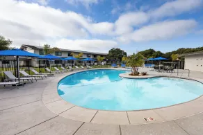 Village Inn  - Piscine
