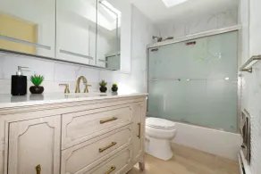 Cheerful & Beautiful 3-Bedroom Ranch - Badrum
