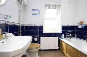 4-bedroom Victorian Home Belfast - Bagno
