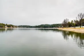 The Tree House with Hot Tub & Pool Table! home - Intérieur
