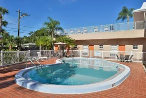 Travelodge by Wyndham Venice - Piscine