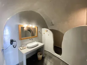Esmi Suites Santorini - Bad
