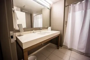 Courtyard by Marriott Rome - Bathroom