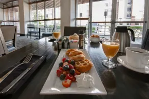 Holiday Inn Detroit Metro Airport by IHG - Restaurant