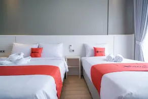 RedDoorz near Exit Toll Sirkuit Sentul - Værelse