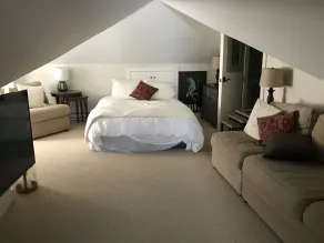 Beautiful Luxury Suite A & B of Shorewood Home - Room