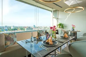 HARRIS Hotel & Conventions Gubeng - Restaurant