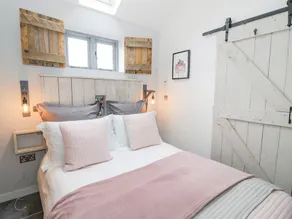 Freds Shed - Zimmer
