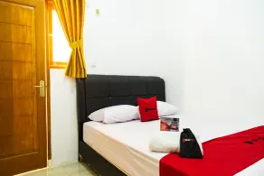 RedDoorz near Cipinang Indah Mall - Habitación