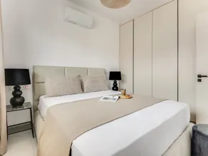 Sanders Only - Charming 2-bdr Apt With Balcony - Room
