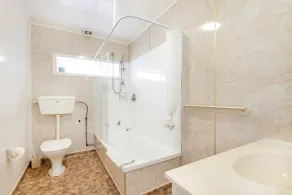 Halswell Lodge - Bathroom