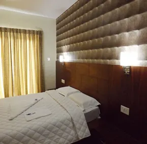 The Majestic Crown - Room