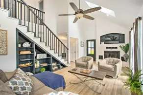Spacious Lakefront Home w/ Fire Pit & Fun Barn! - Interiør