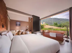 Zhangjiajie Shisuji Hotel-Zhangjiajie National Forest Park,Avatar Scenic Area,East Gate, only 5 minute walk, free airport,Railway Station shuttle, English-speaking butler itinerary planning, floor heating, Western restaurant, cave exploration, cave bar - Habitación