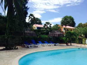 Au Village de Menard - Piscina