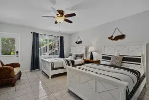4145 By The Sea Inn & Suites - Vue de la chambre