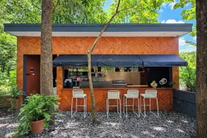 Guru Giri Forest Cabin Villa Yogyakarta - Restaurant