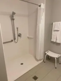 Holiday Inn Express & Suites Warrensburg North by IHG - Badeværelse
