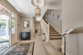 Bellevue Boutique Lodge - Interior entrance