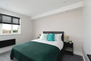 Skyvillion - COZY LARGE 4 & 1 Bed Apartments in London Enfield, Mins to Tube Station, Free Wi-Fi - Camera
