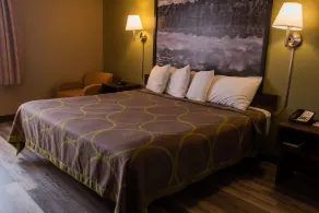 Super 8 by Wyndham Mississauga - Room