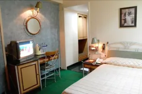 Hotel Gurukripa - Room