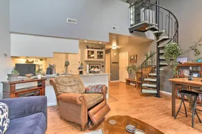 Pet-Friendly Townhome w/ Community Hot Tub! - Intérieur