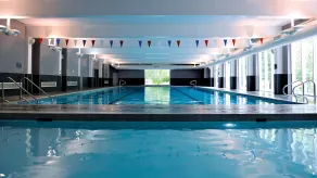 The Lensbury Resort - Piscina