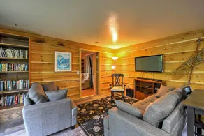 Peaceful, Quiet Seward Apt W/back Yard & Mtn Views - Innenbereich