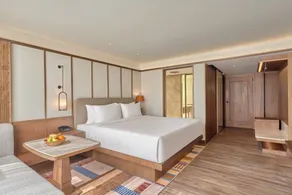 Slohh by Roach Bengaluru, Curio Collection by Hilton - Quarto