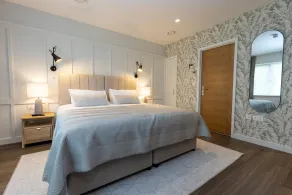 The Kingswood - Room