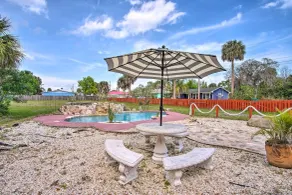 Cozy Melbourne Home w/ Deck & Pool: 5 Mi to Beach! - Interiør
