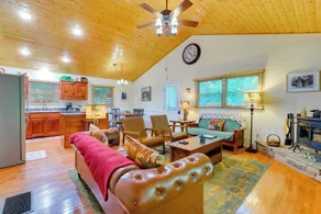 Quiet Murphy Hideaway w/ Decks & Outdoor Fireplace - Interiør