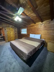 Crest Lodge Historic Mountain Inn - Room