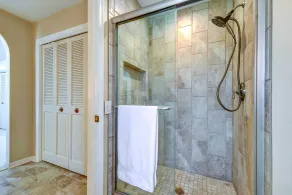 Spacious Buffalo Brick Home w/ Backyard! - Innvendig