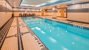 Best Western Premier Toronto Airport Carlingview Hotel - Piscine