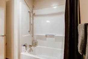 Speechless In Seattle - #1 Location - 2BR - Free Parking - VR1 - Badeværelse