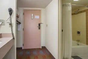 Quality Inn & Suites Altoona - Salle de bain