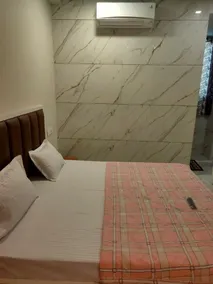 Goroomgo Janata Inn Gujarat - Room