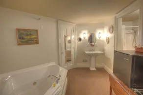 White Springs Manor a Belhurst Property - Bathroom